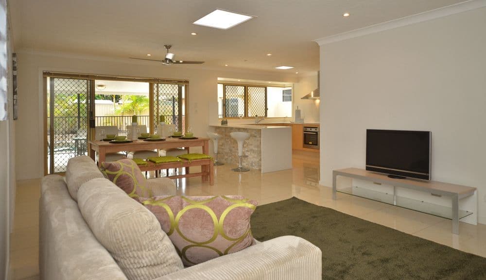 19 Tattler Way, BURLEIGH WATERS QLD 4220, Burleigh Waters - Thumbnail 3