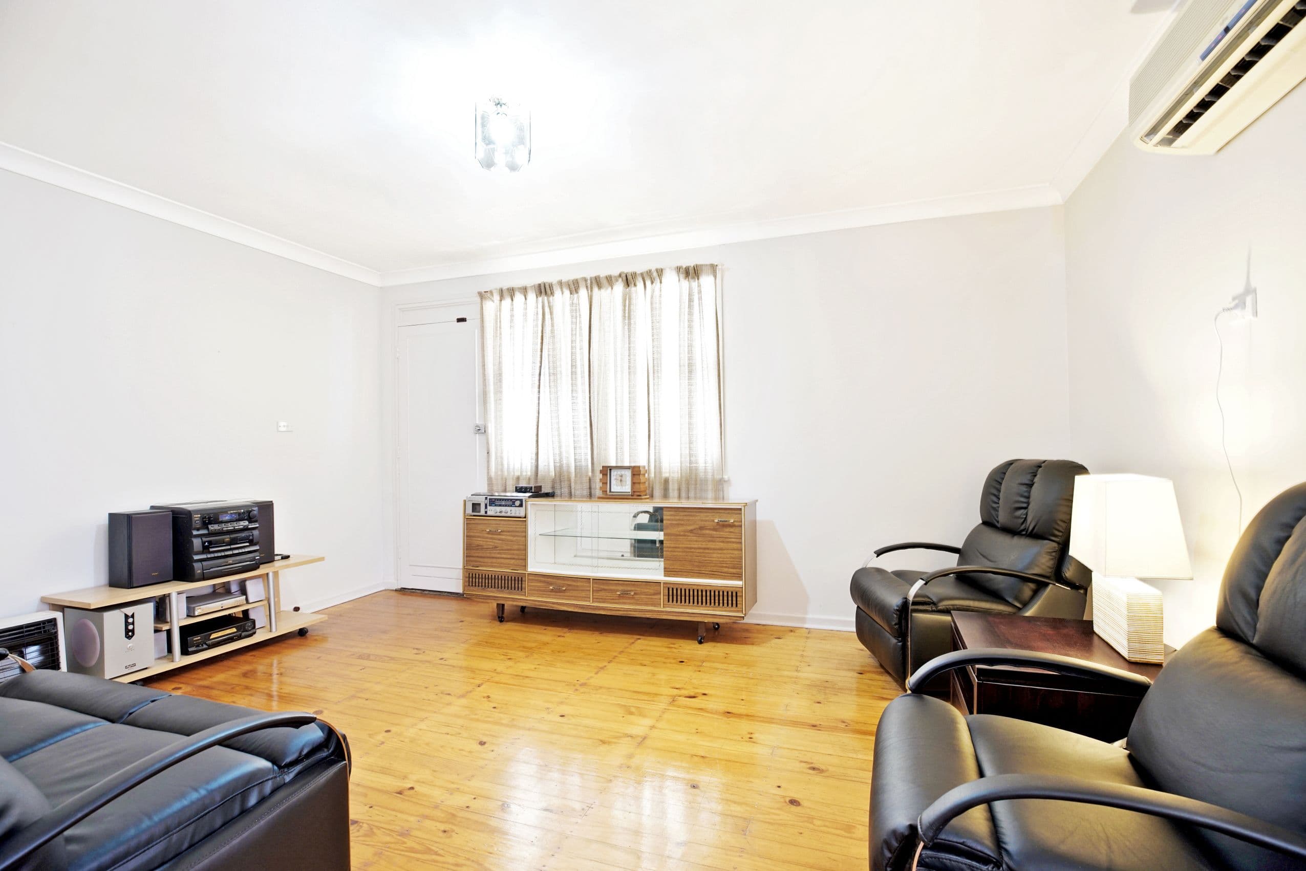 33 Idriess Crescent, Blackett - Thumbnail 2