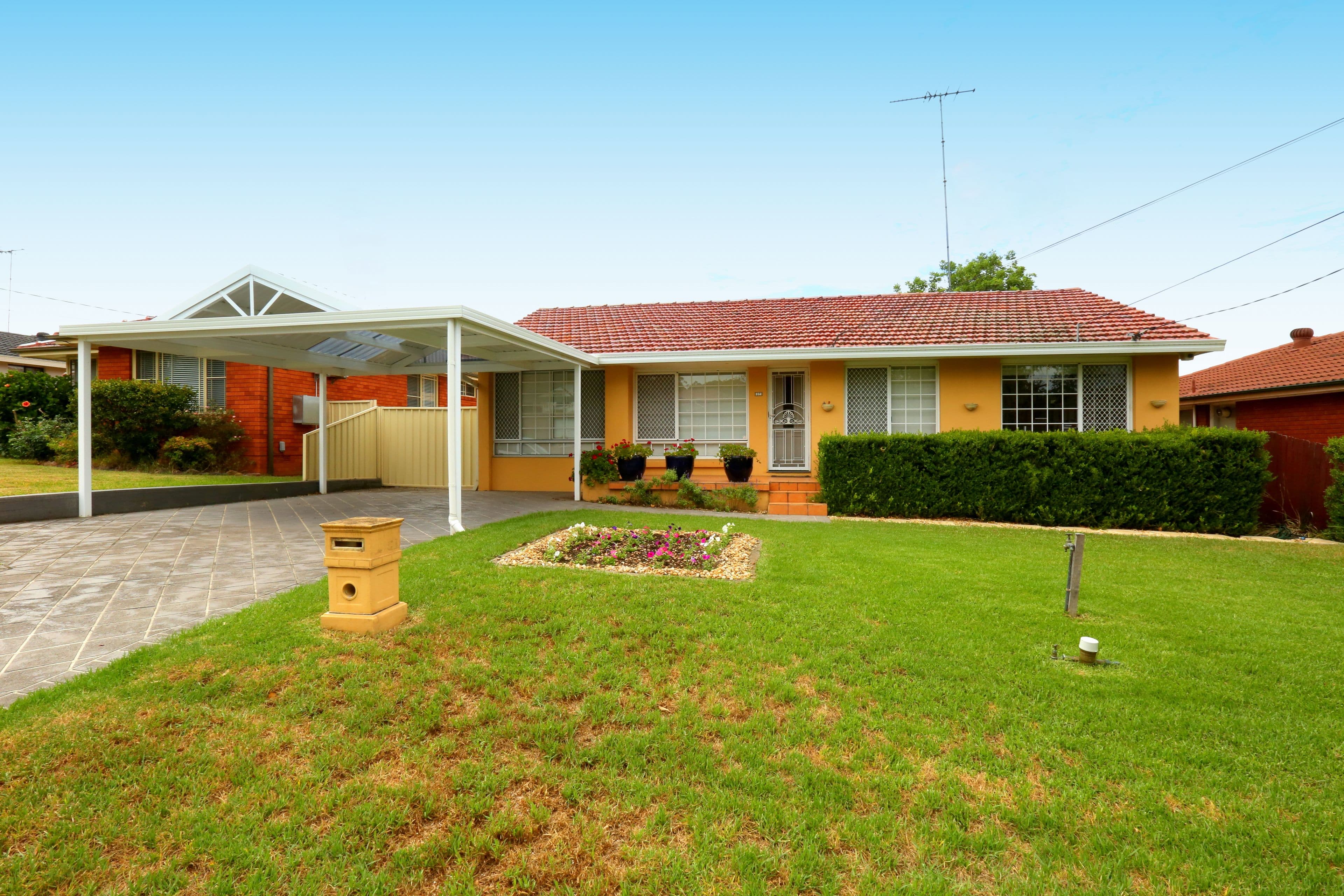 27 Josephine Crescent, Georges Hall - Image 1