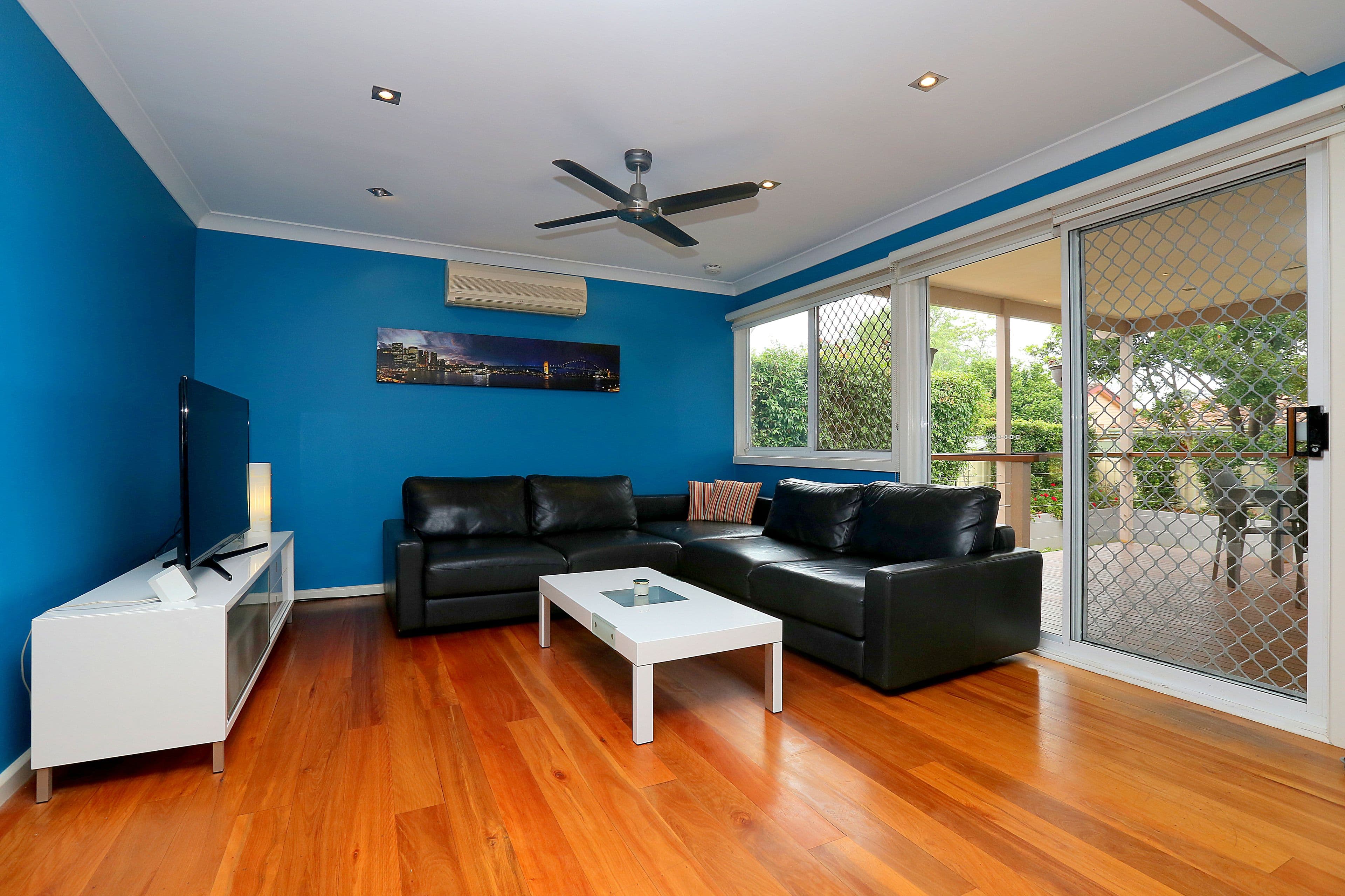 27 Josephine Crescent, Georges Hall - Thumbnail 2