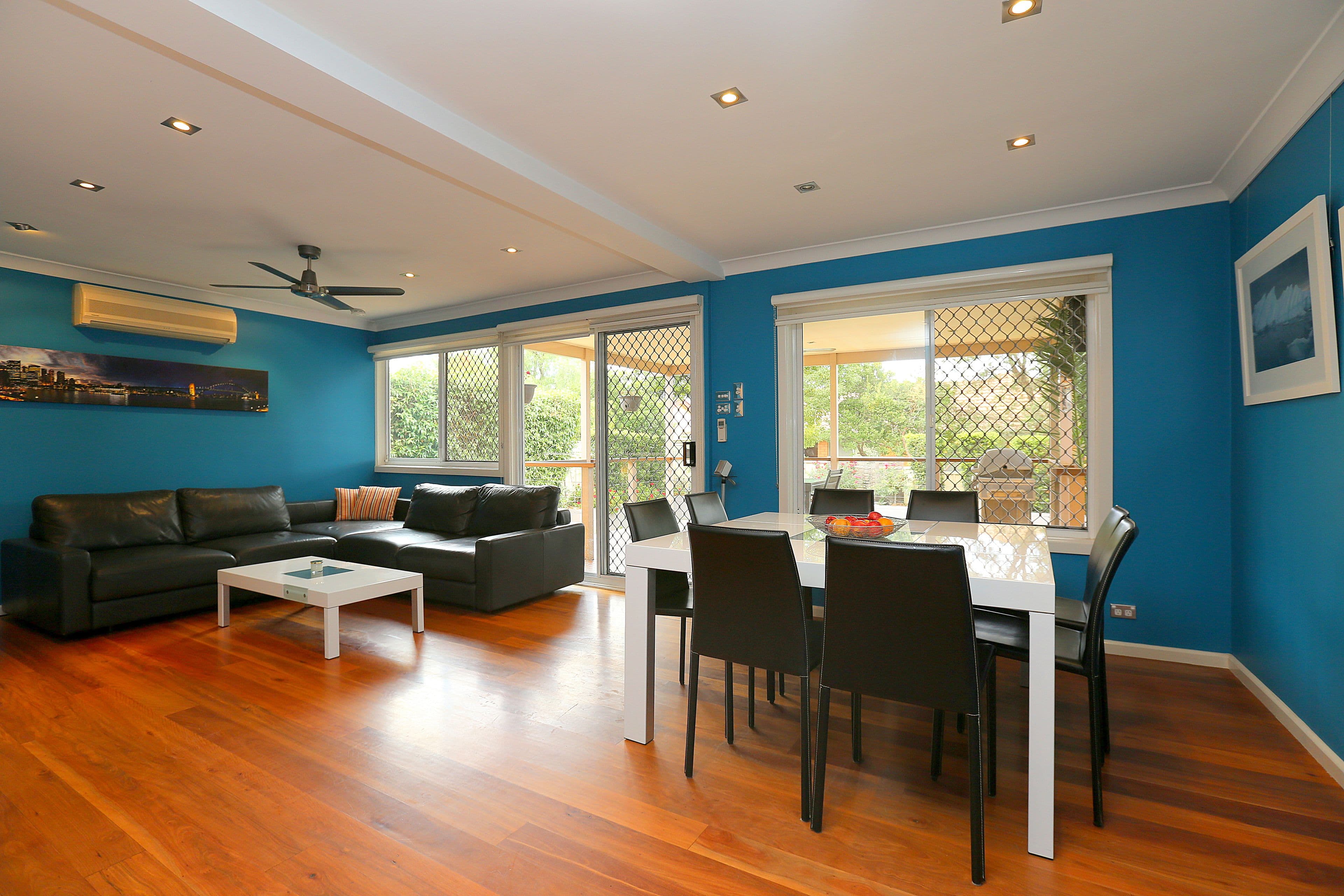 27 Josephine Crescent, Georges Hall - Thumbnail 3