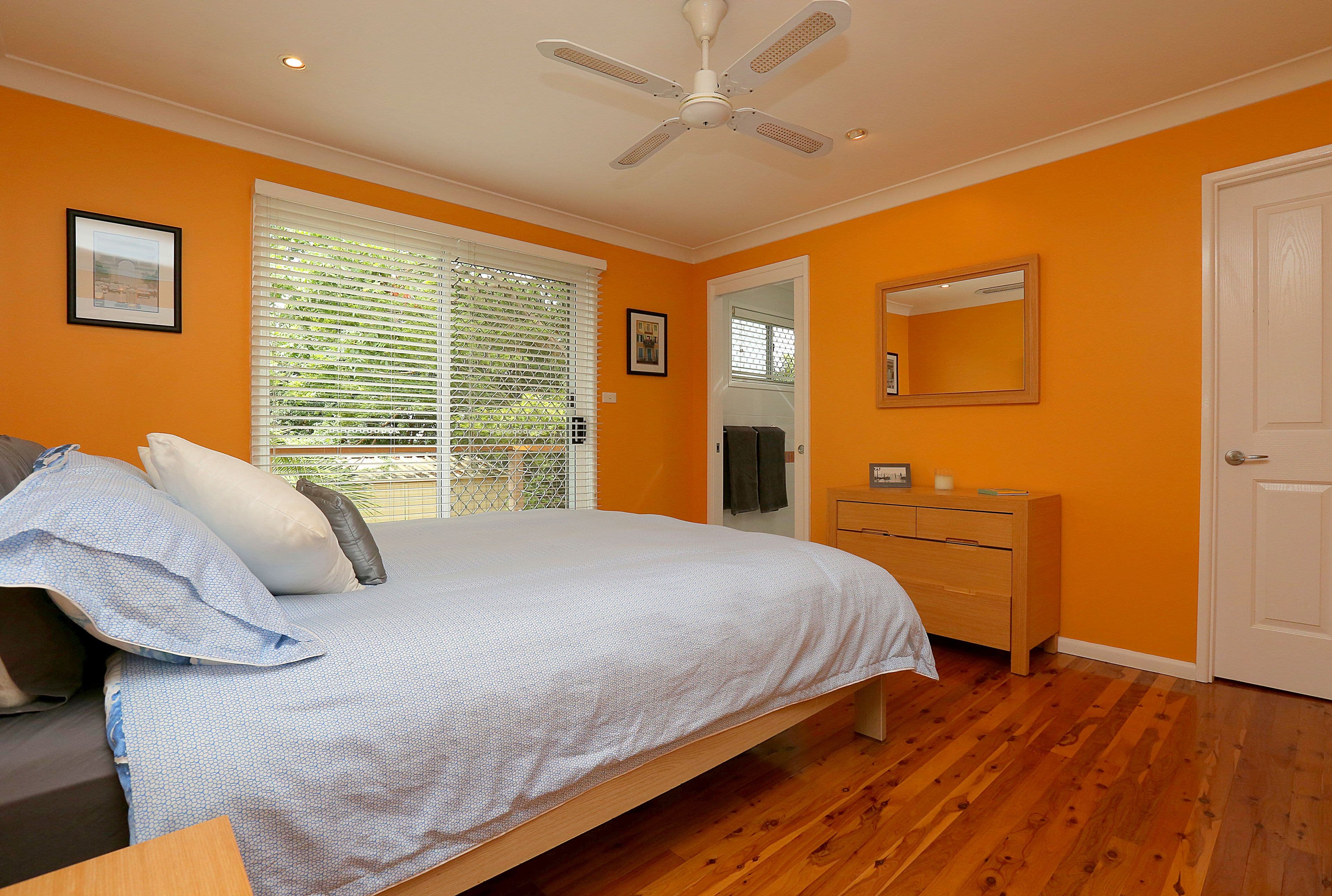 27 Josephine Crescent, Georges Hall - Thumbnail 7