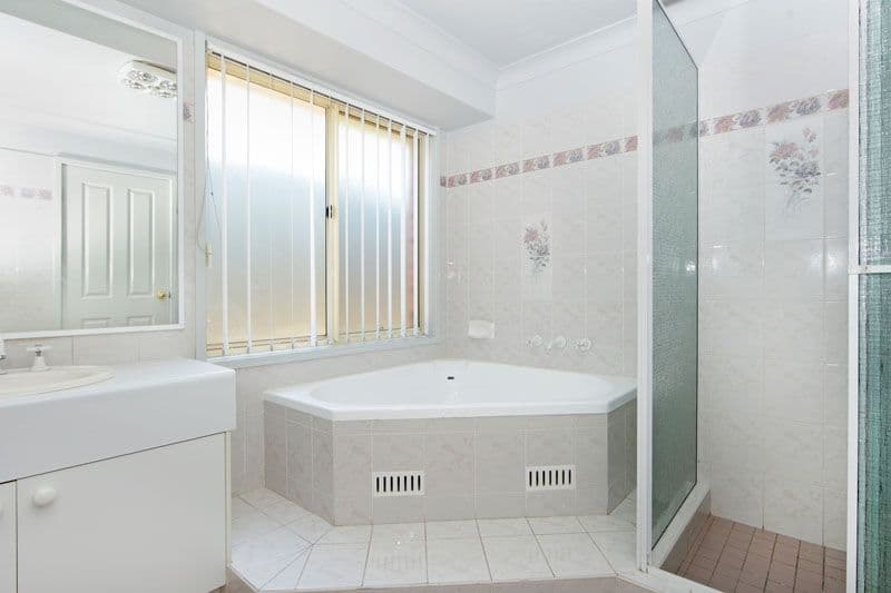 17 Christopher Crescent, LAKE HAVEN NSW 2263, Lake Haven - Thumbnail 6