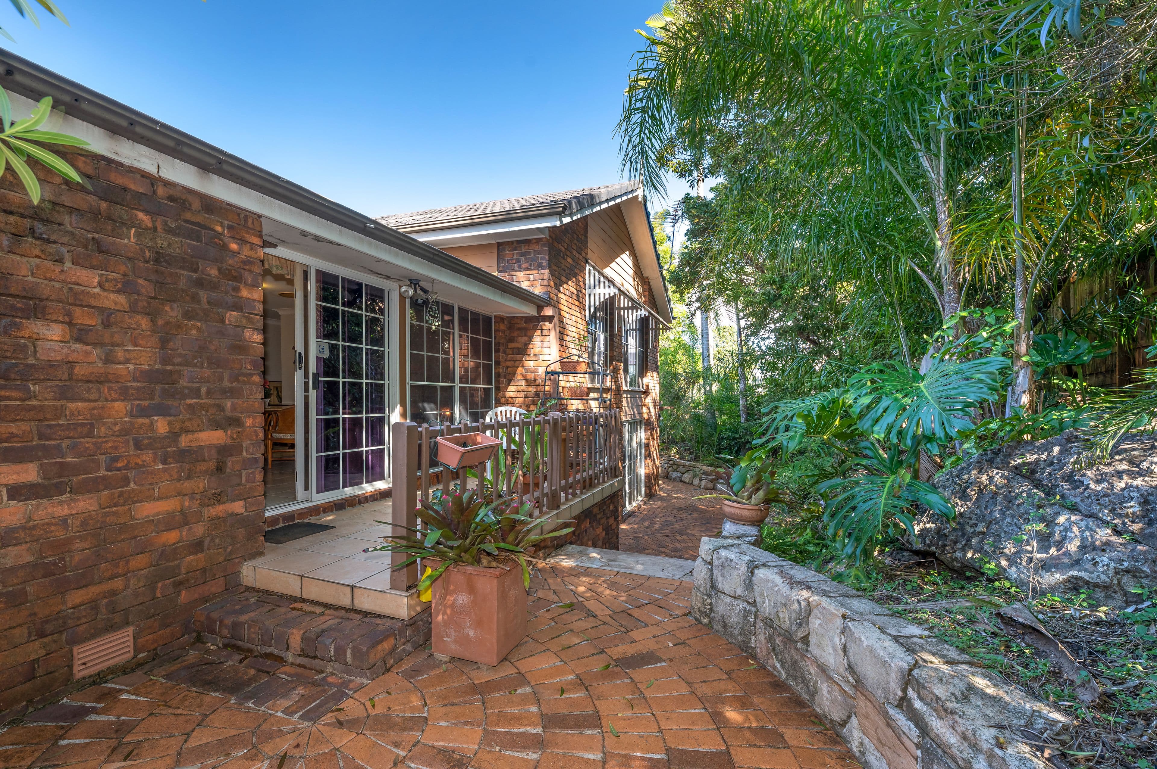 1 Hely Place, Mount Ommaney QLD 4074, Mount Ommaney - Thumbnail 2