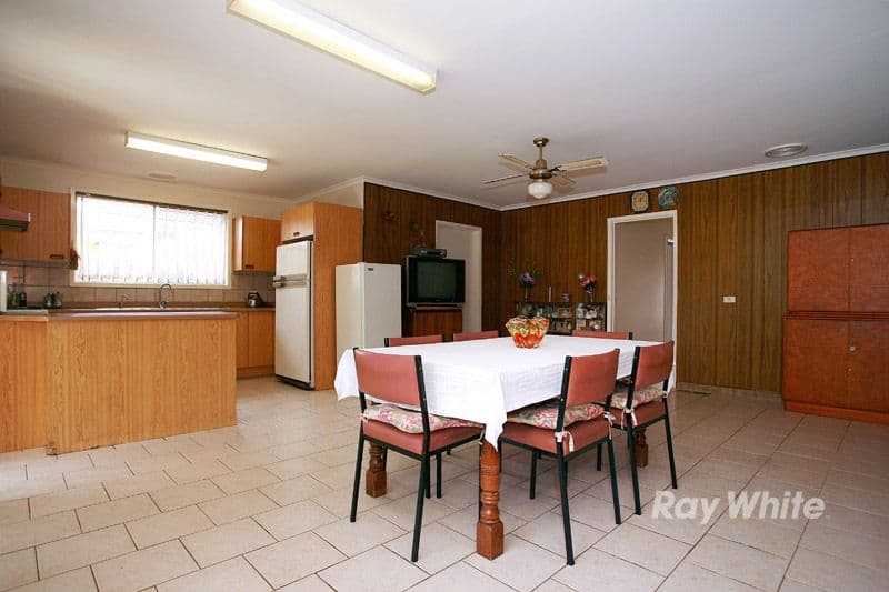 4 Bundeena Avenue, KEYSBOROUGH VIC 3173, Keysborough - Thumbnail 3