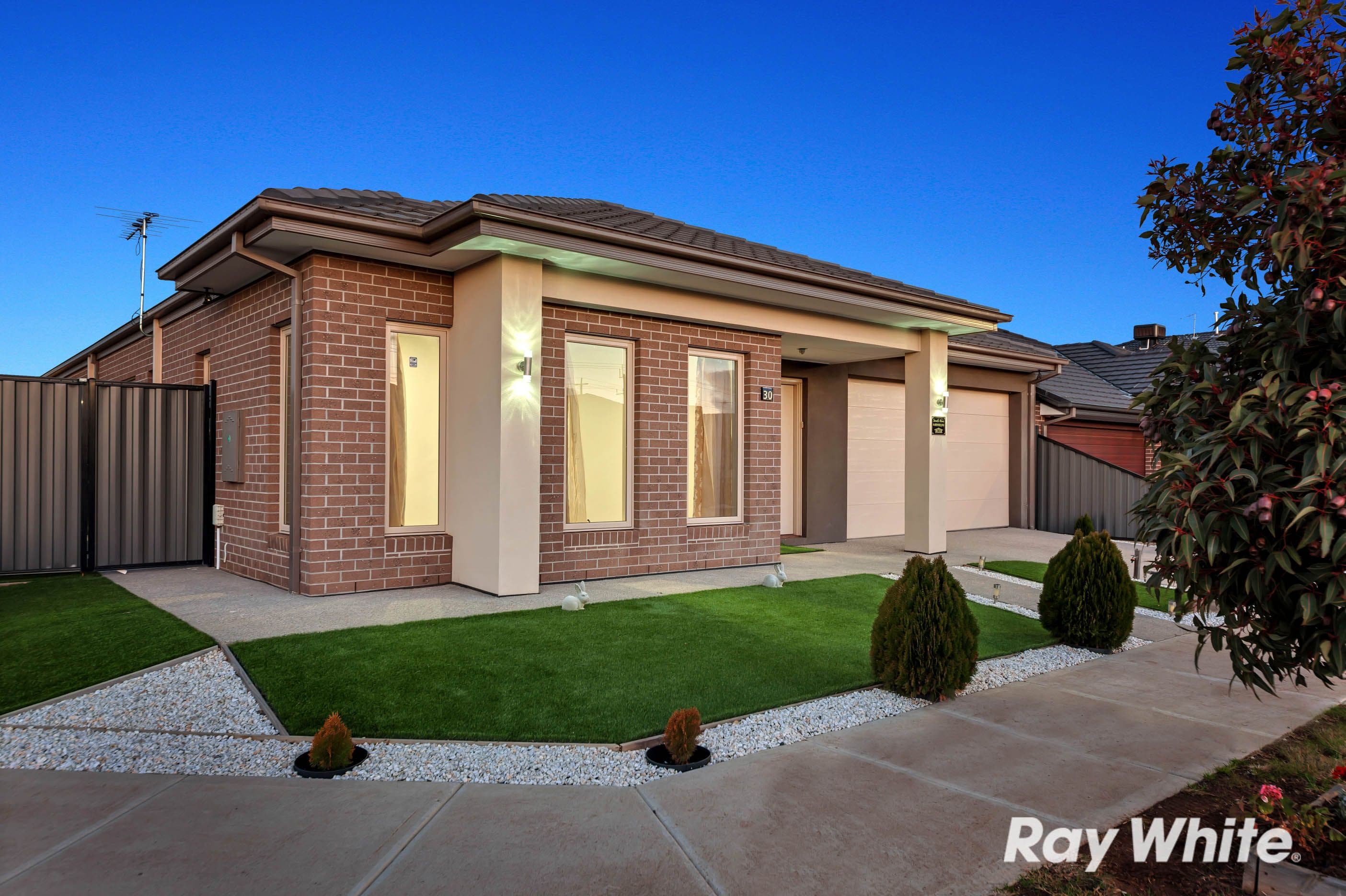 30 LAMBOURNE Avenue, Truganina VIC 3029, Truganina - Thumbnail 3