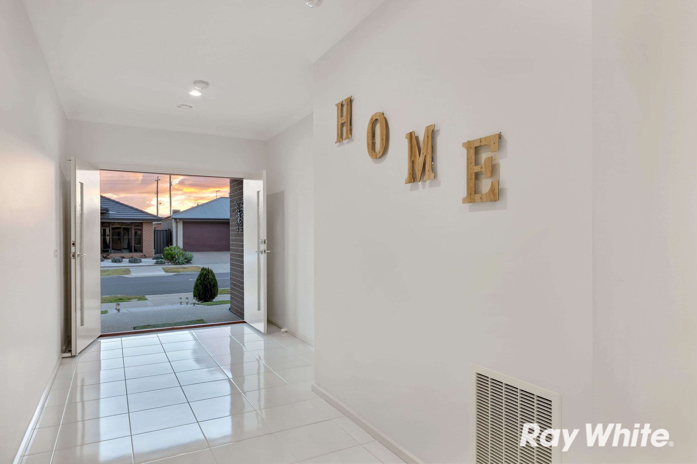 30 LAMBOURNE Avenue, Truganina VIC 3029, Truganina - Thumbnail 5