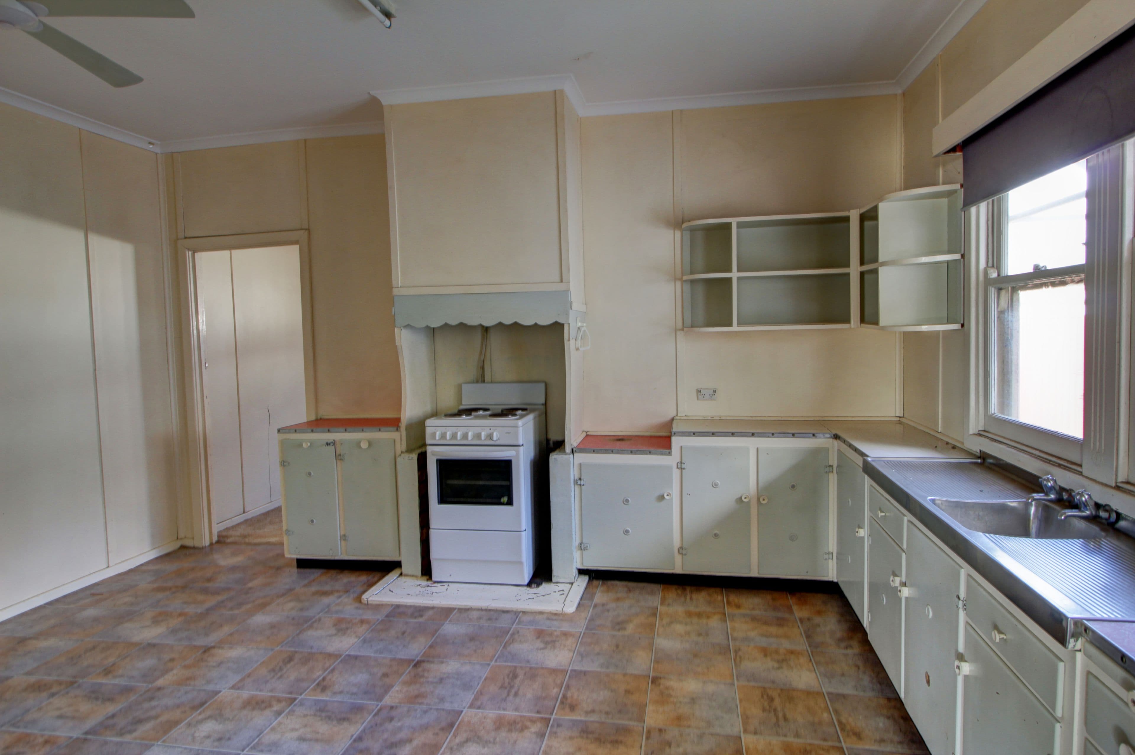 114 Eighteenth Street, Renmark SA 5341, Renmark - Thumbnail 4