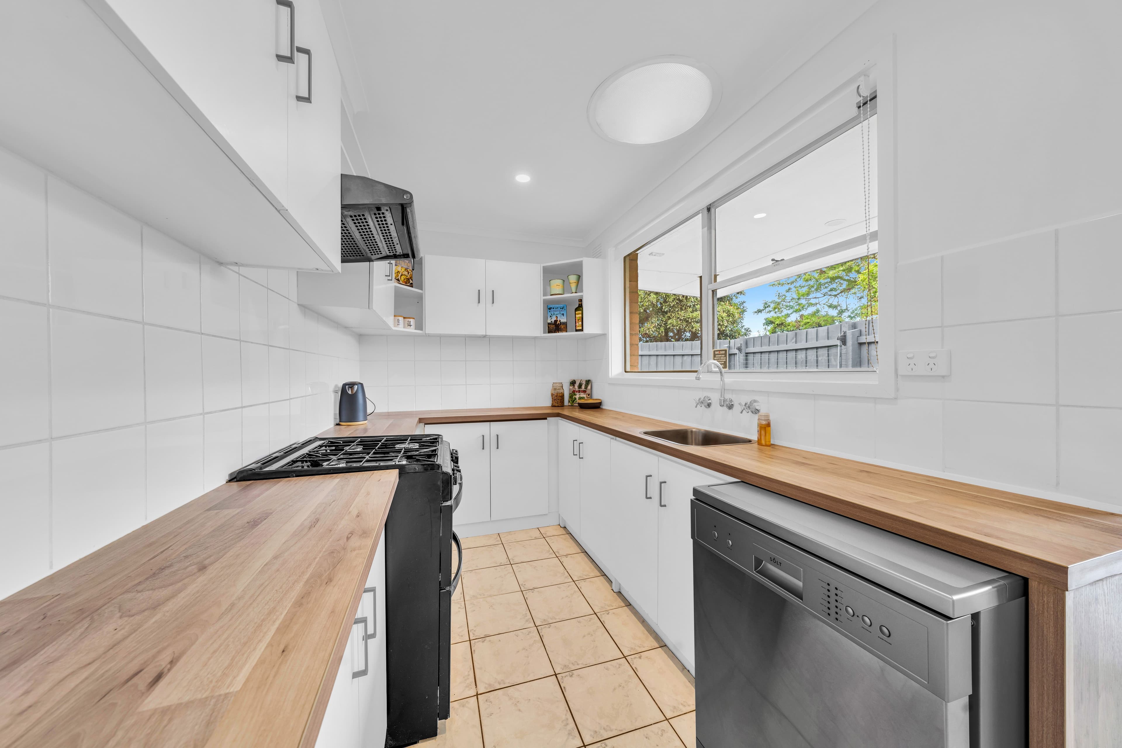 111 Rosemary Crescent, Frankston North VIC 3200, Frankston North - Thumbnail 2