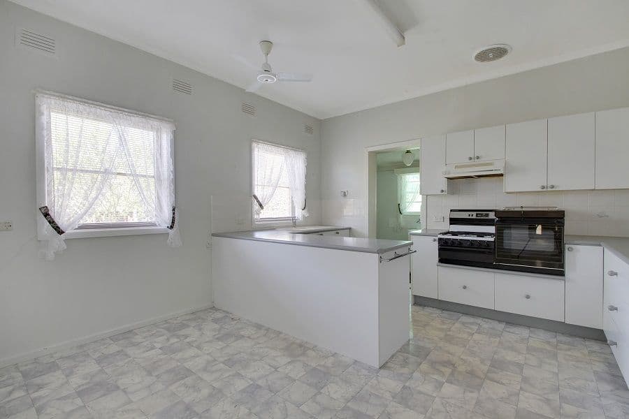 16 Wheatley Avenue, GOULBURN NSW 2580, Goulburn - Thumbnail 3