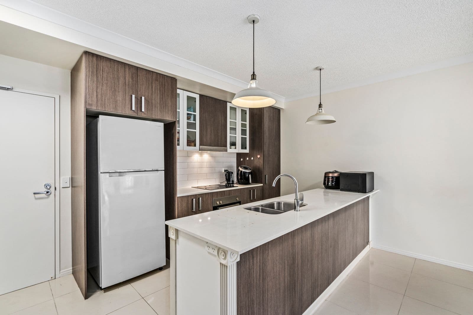 8 Waverley Street, Southport QLD 4215, Southport - Thumbnail 2