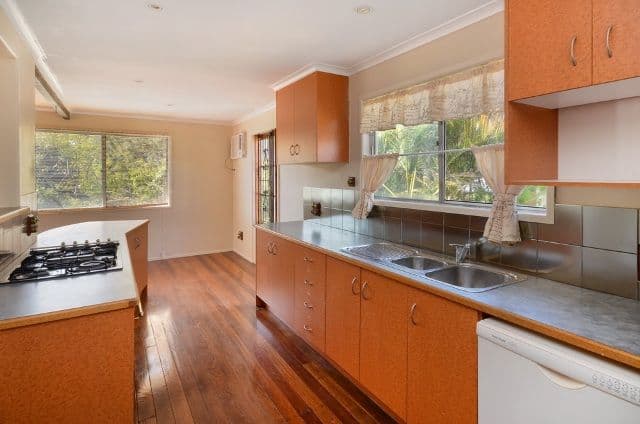 30 Bernays Road, WYNNUM WEST QLD 4178, Wynnum West - Thumbnail 2