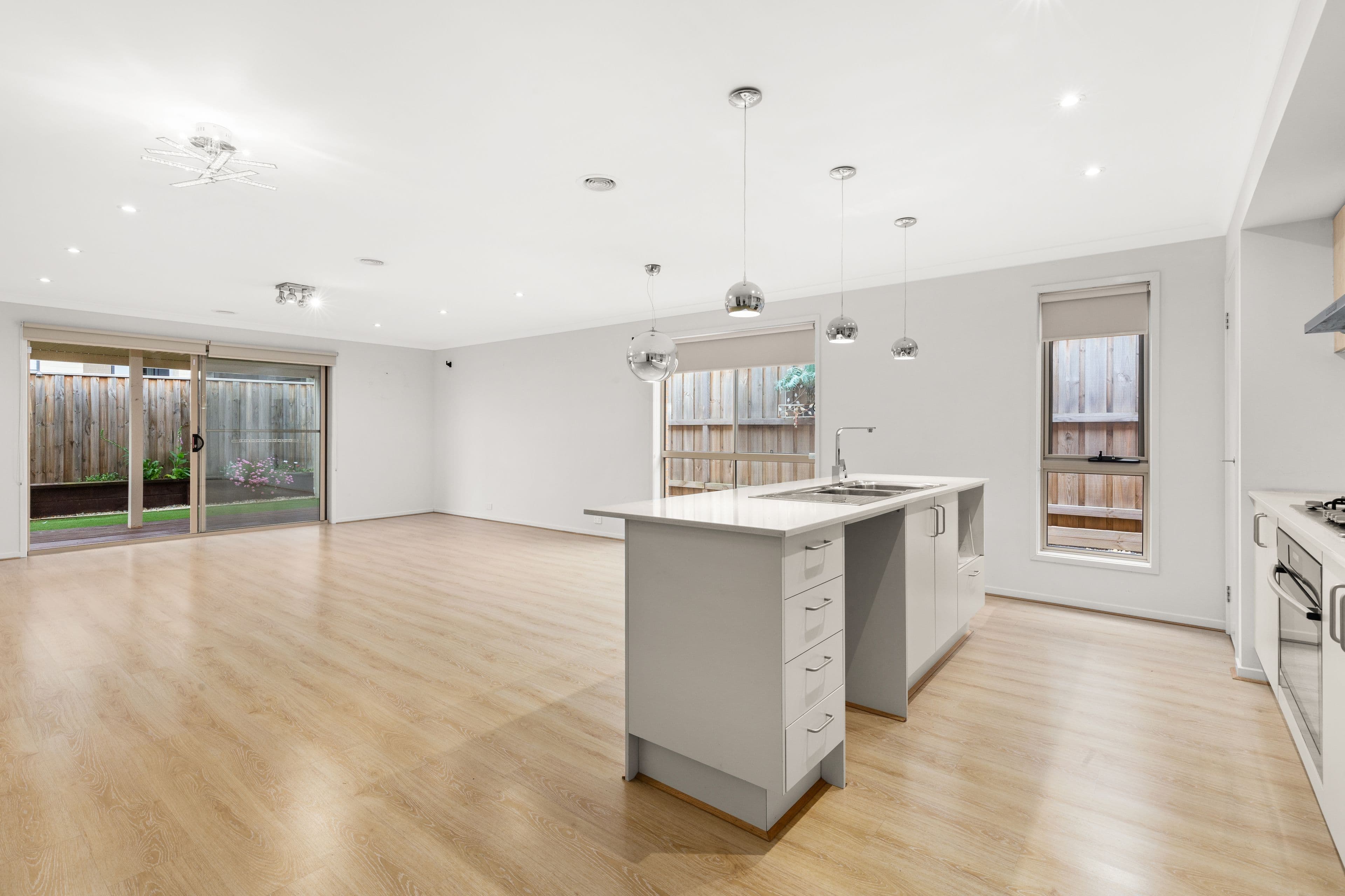 8 Tyalla Way, Pakenham VIC 3810, Pakenham - Thumbnail 3