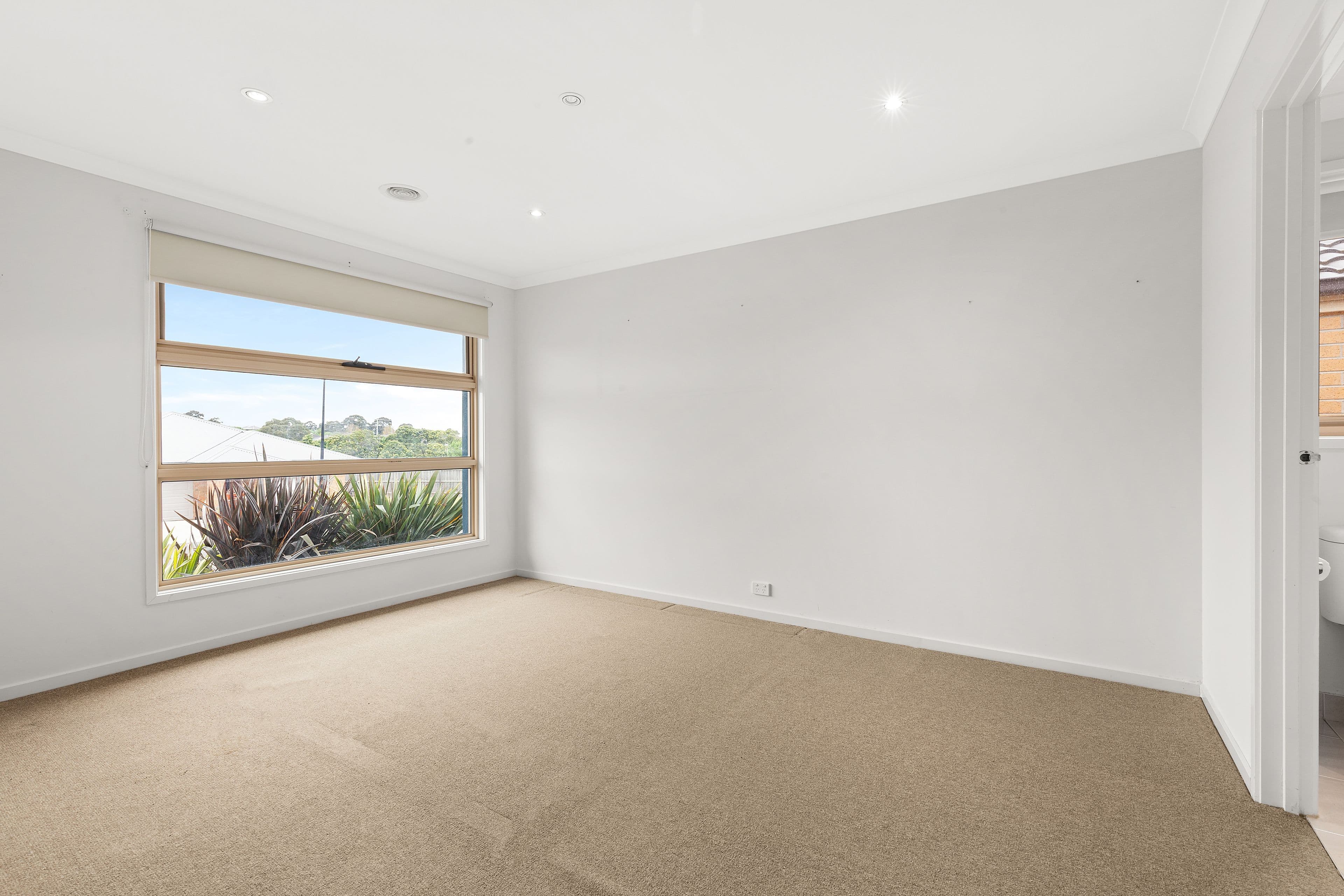 8 Tyalla Way, Pakenham VIC 3810, Pakenham - Thumbnail 4