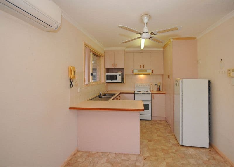 8 Rankin Street, POINT VERNON QLD 4655, Point Vernon - Thumbnail 3
