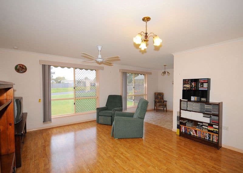 8 Rankin Street, POINT VERNON QLD 4655, Point Vernon - Thumbnail 5