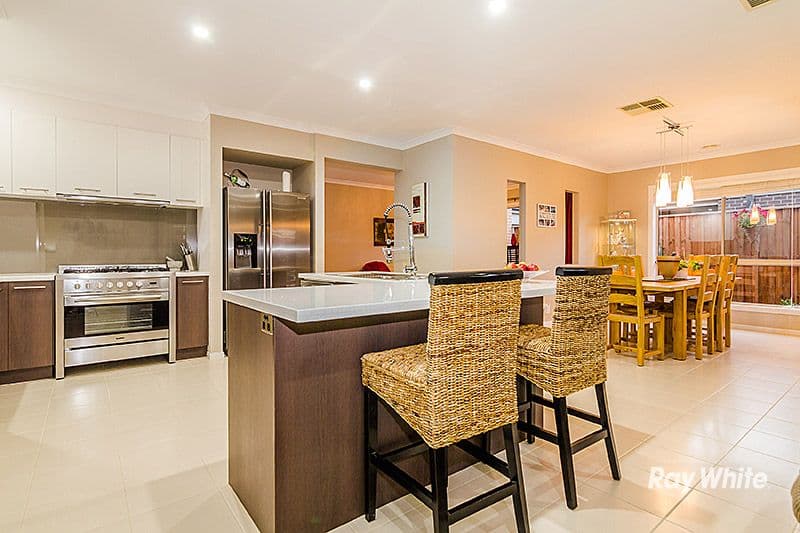12 Yammerbook Way, Cranbourne East VIC 3977, Cranbourne East - Thumbnail 2