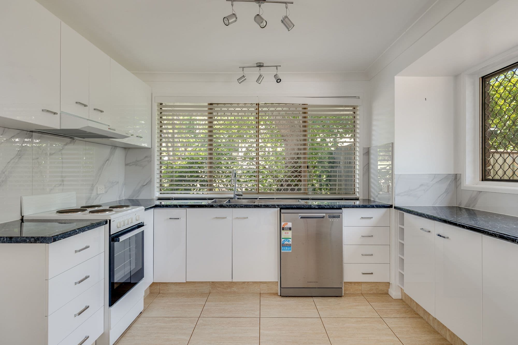 8 Lindemann Court, Wilsonton Heights QLD 4350, Wilsonton Heights - Thumbnail 2