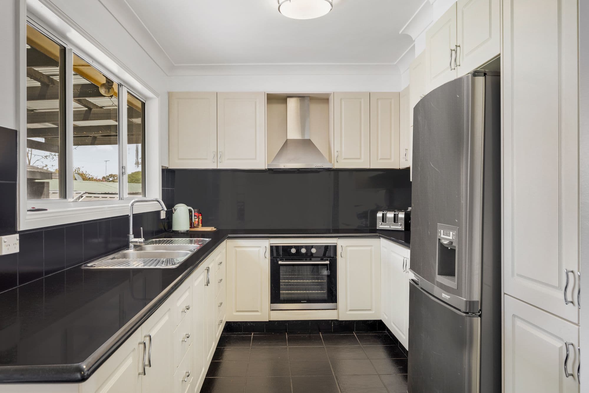 7 Burns Road, Campbelltown NSW 2560, Campbelltown - Thumbnail 2