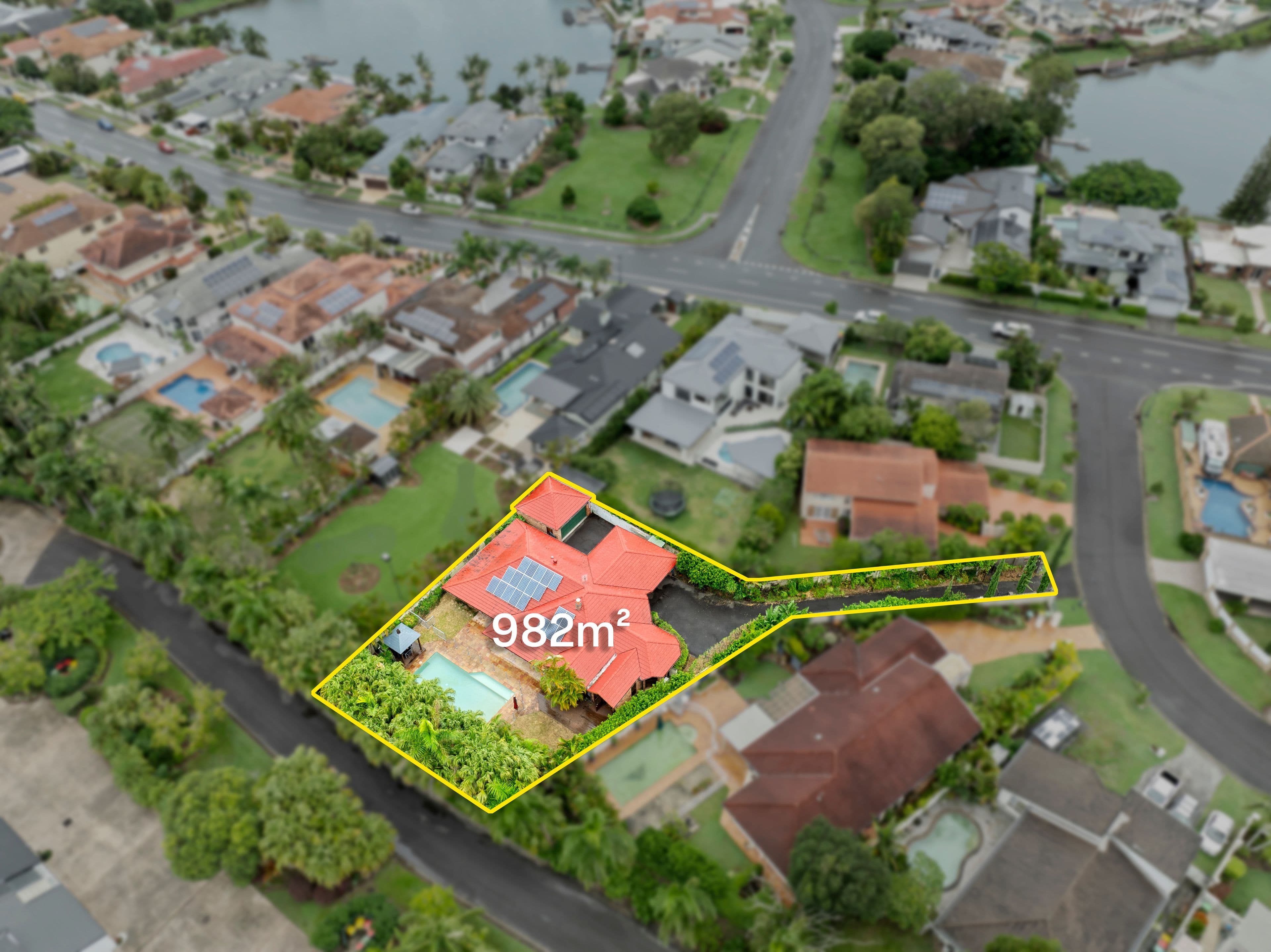 5 Bimini Court, Clear Island Waters QLD 4226, Clear Island Waters - Thumbnail 3