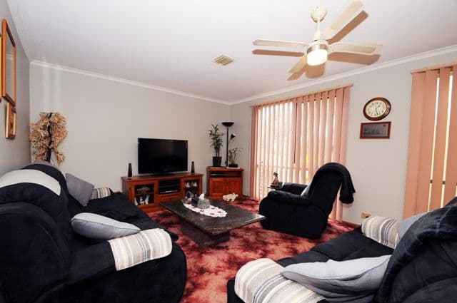 22 Sanderling Street, WERRIBEE VIC 3030, Werribee - Thumbnail 2