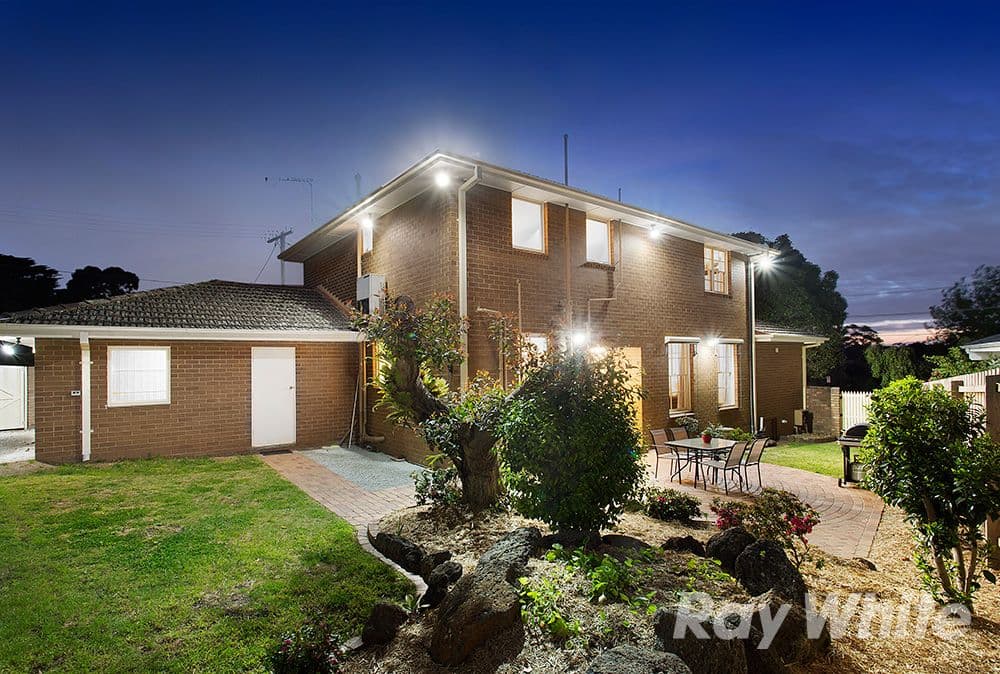 9 Dunsmuir Drive, Mount Waverley VIC 3149, Mount Waverley - Thumbnail 2