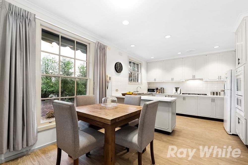 9 Dunsmuir Drive, Mount Waverley VIC 3149, Mount Waverley - Thumbnail 4