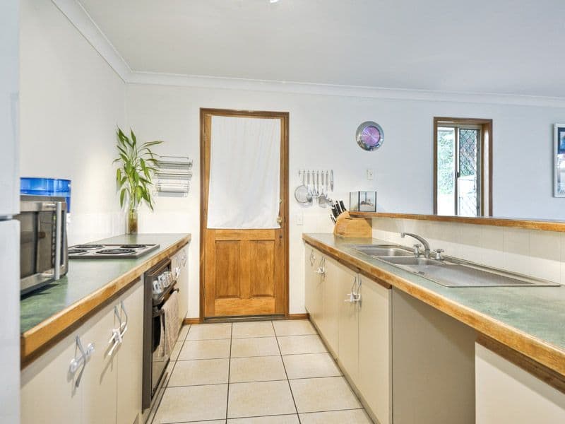 31 Lipscombe Road, Deception Bay QLD 4508, Deception Bay - Thumbnail 2