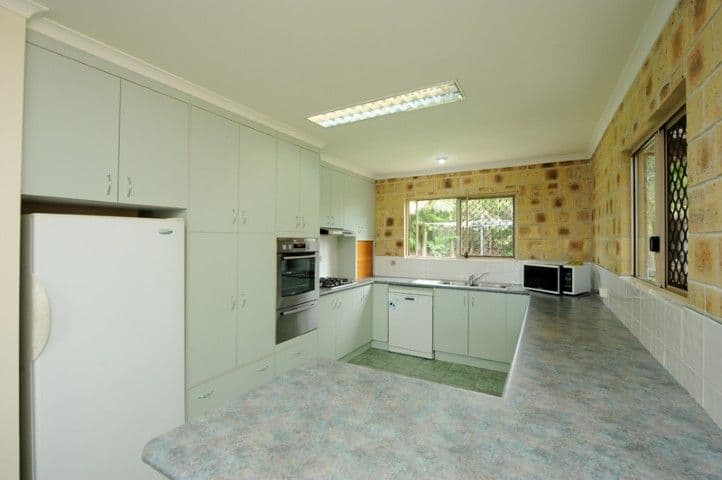 72 Aerodrome Road, CLINTON QLD 4680, Clinton - Thumbnail 2