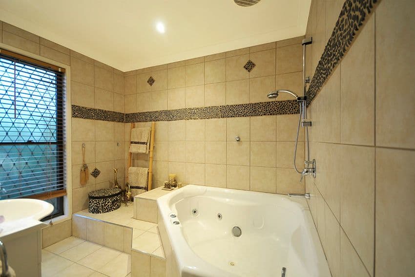 98 Alison Road, Carrara QLD 4211, Carrara - Thumbnail 8