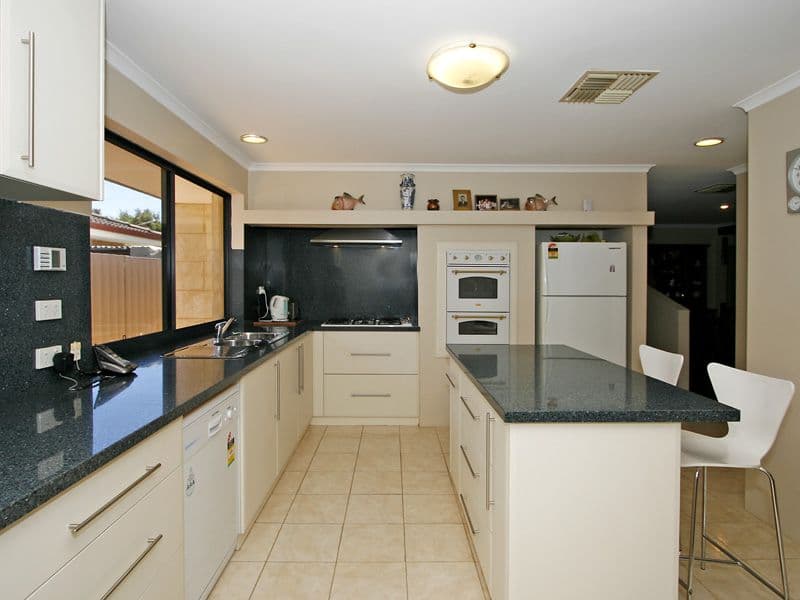 3 Sheridan Crescent, WILLETTON WA 6155, Willetton - Thumbnail 2