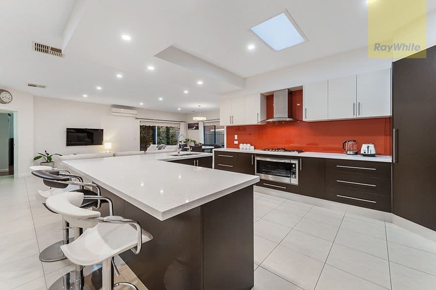 13 Elsternwick Way, Craigieburn VIC 3064, Craigieburn - Thumbnail 3