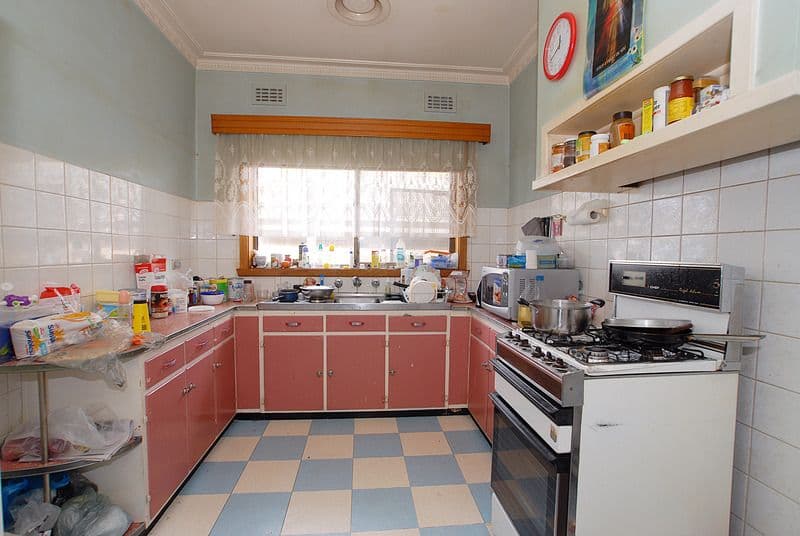 4 Clapham Avenue, SPRINGVALE VIC 3171, Springvale - Thumbnail 2