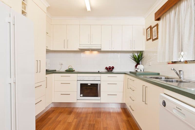 24 Scenic Street, BAYVIEW HEIGHTS QLD 4868, Bayview Heights - Thumbnail 2