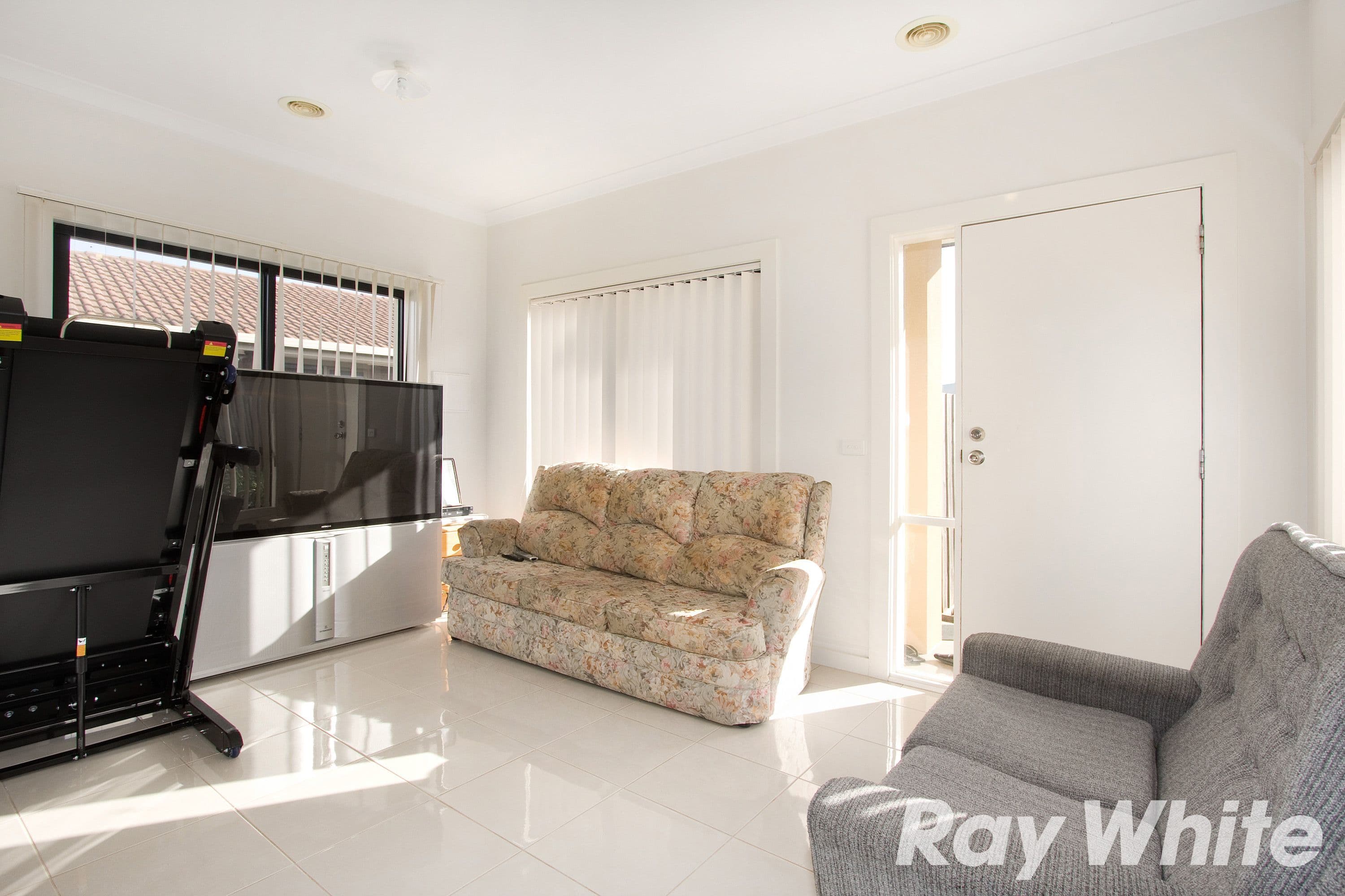 13 Nandina Road, Narre Warren VIC 3805, Narre Warren - Thumbnail 3