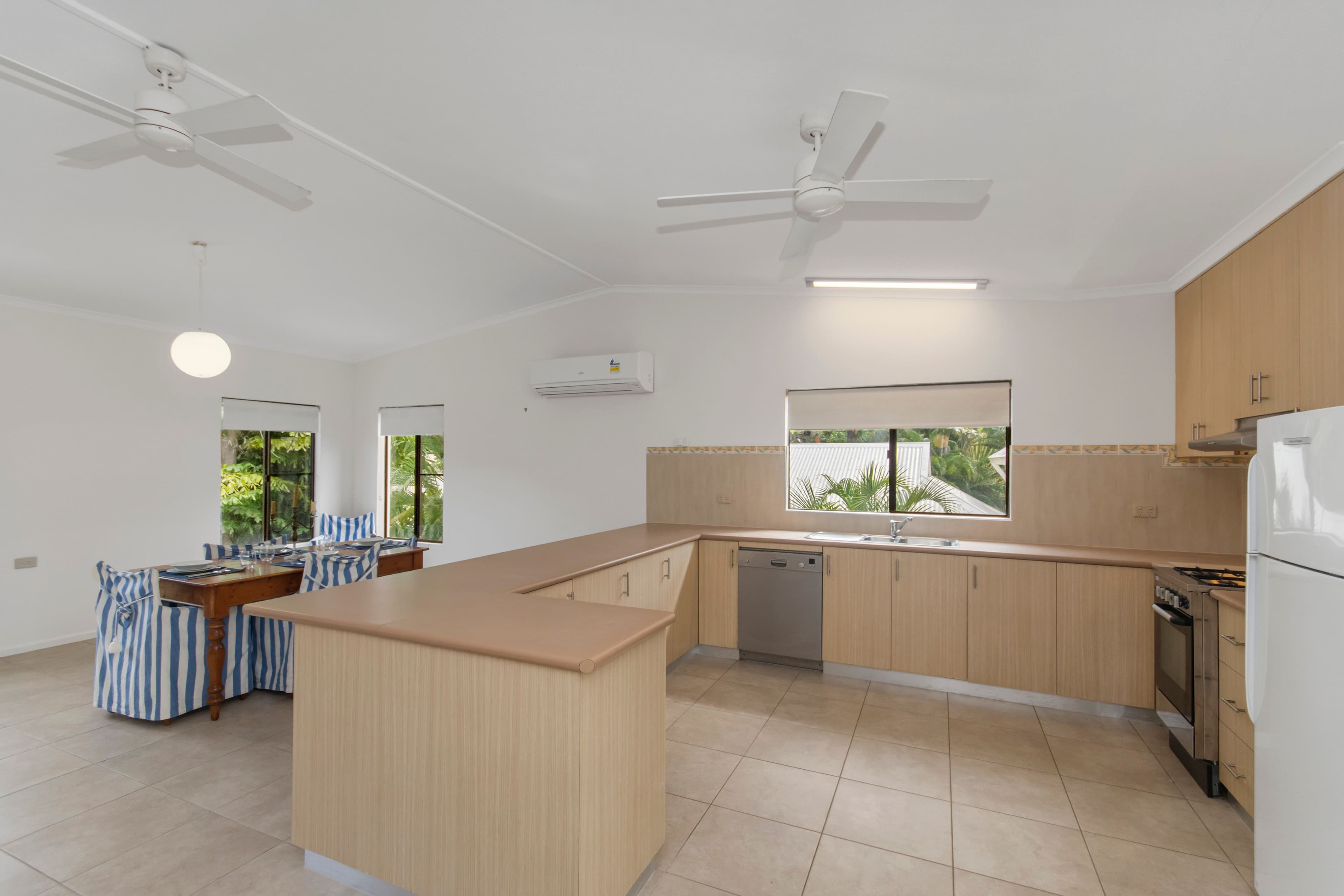 8a Reid Road, Wongaling Beach QLD 4852, Wongaling Beach - Thumbnail 6