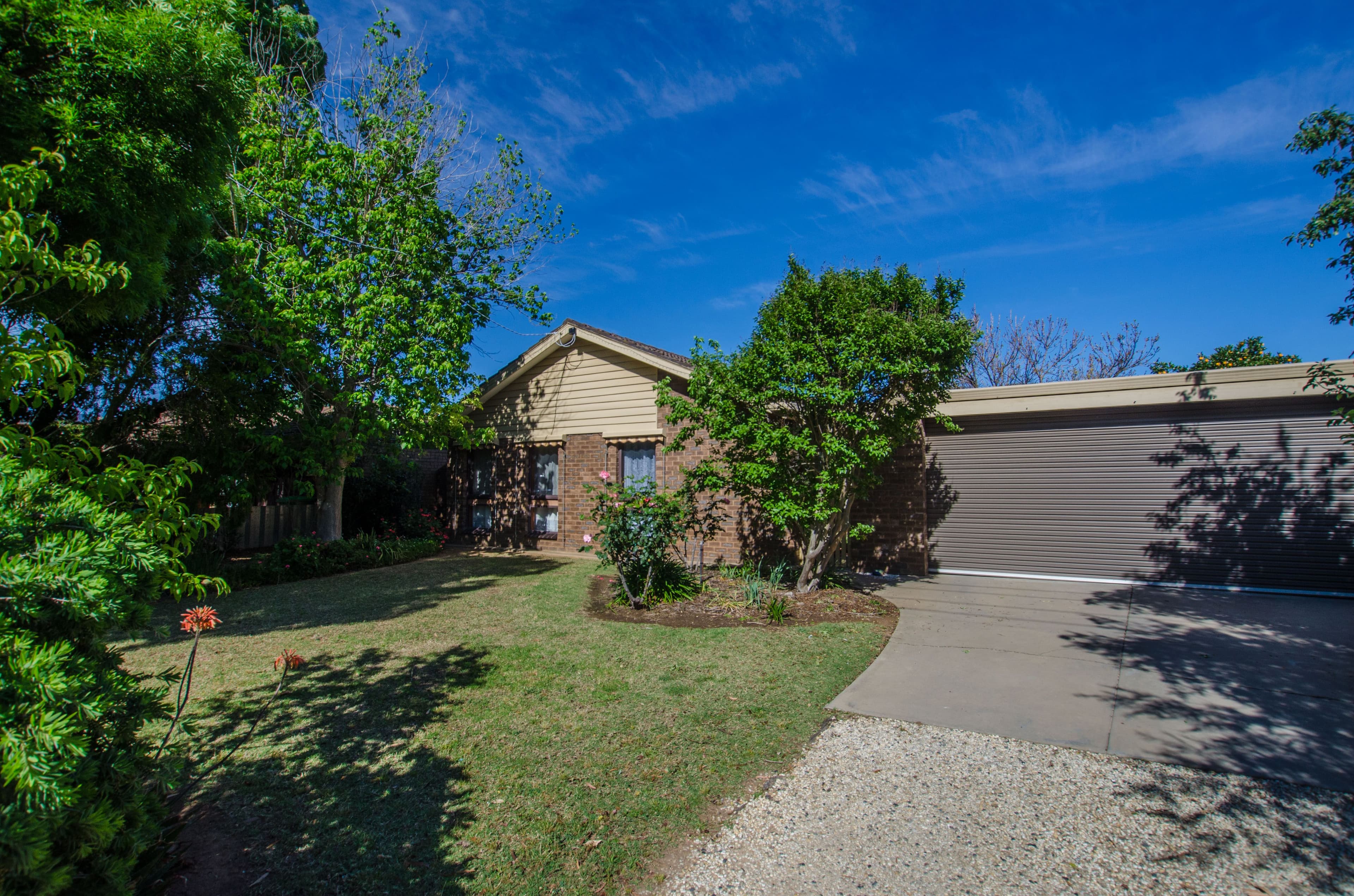 111 Campaspe Esplanade, Echuca VIC 3564, Echuca - Thumbnail 2