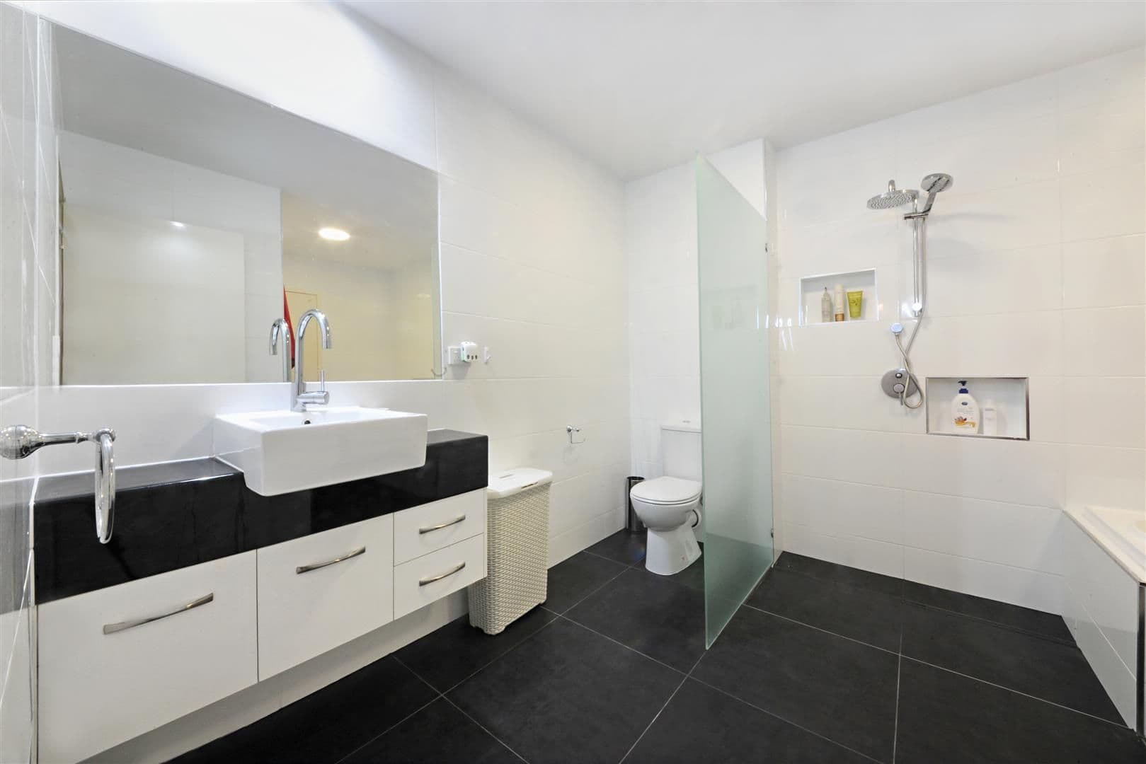 6 Eshelby Drive, CANNONVALE QLD 4802, Cannonvale - Thumbnail 4