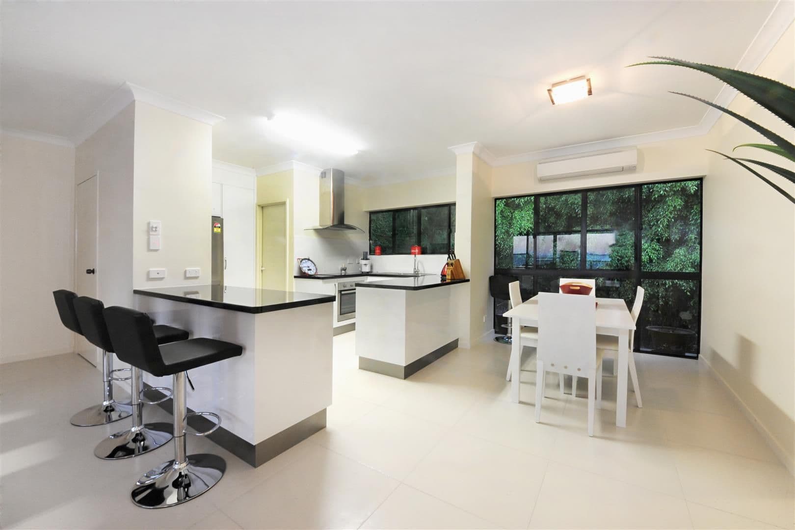 6 Eshelby Drive, CANNONVALE QLD 4802, Cannonvale - Thumbnail 5