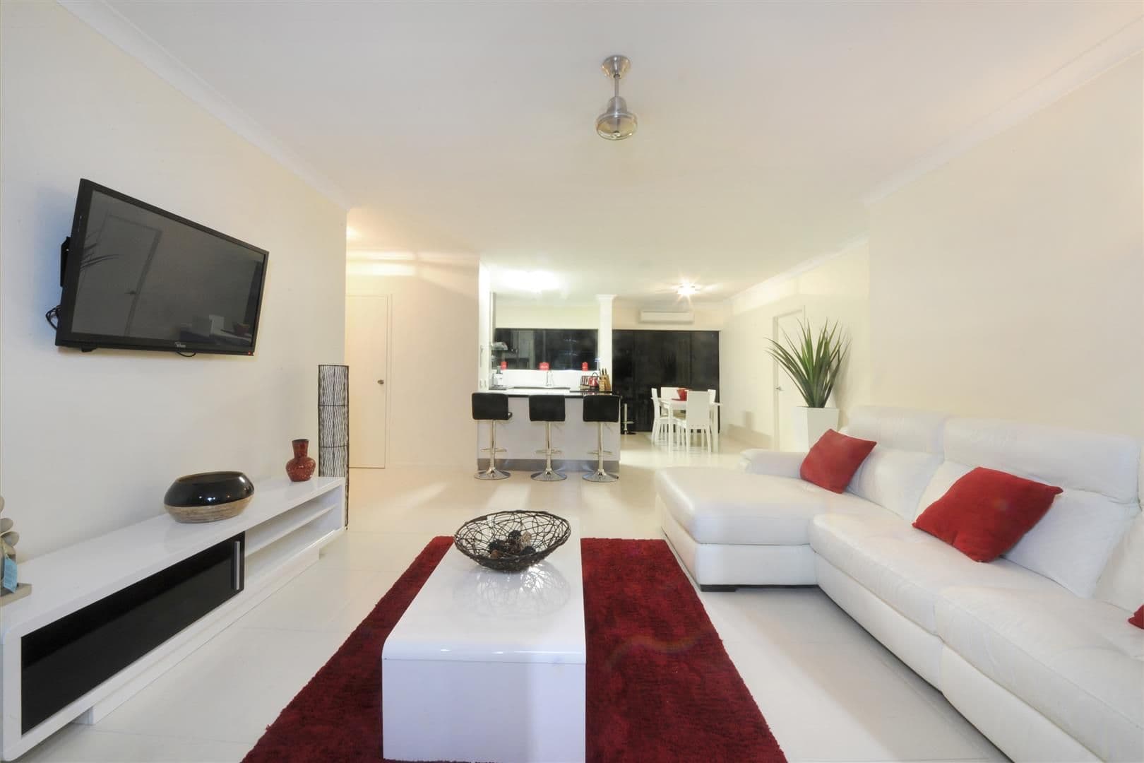6 Eshelby Drive, CANNONVALE QLD 4802, Cannonvale - Thumbnail 7