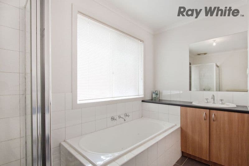 1 Brae Grove, POINT COOK VIC 3030, Point Cook - Thumbnail 4