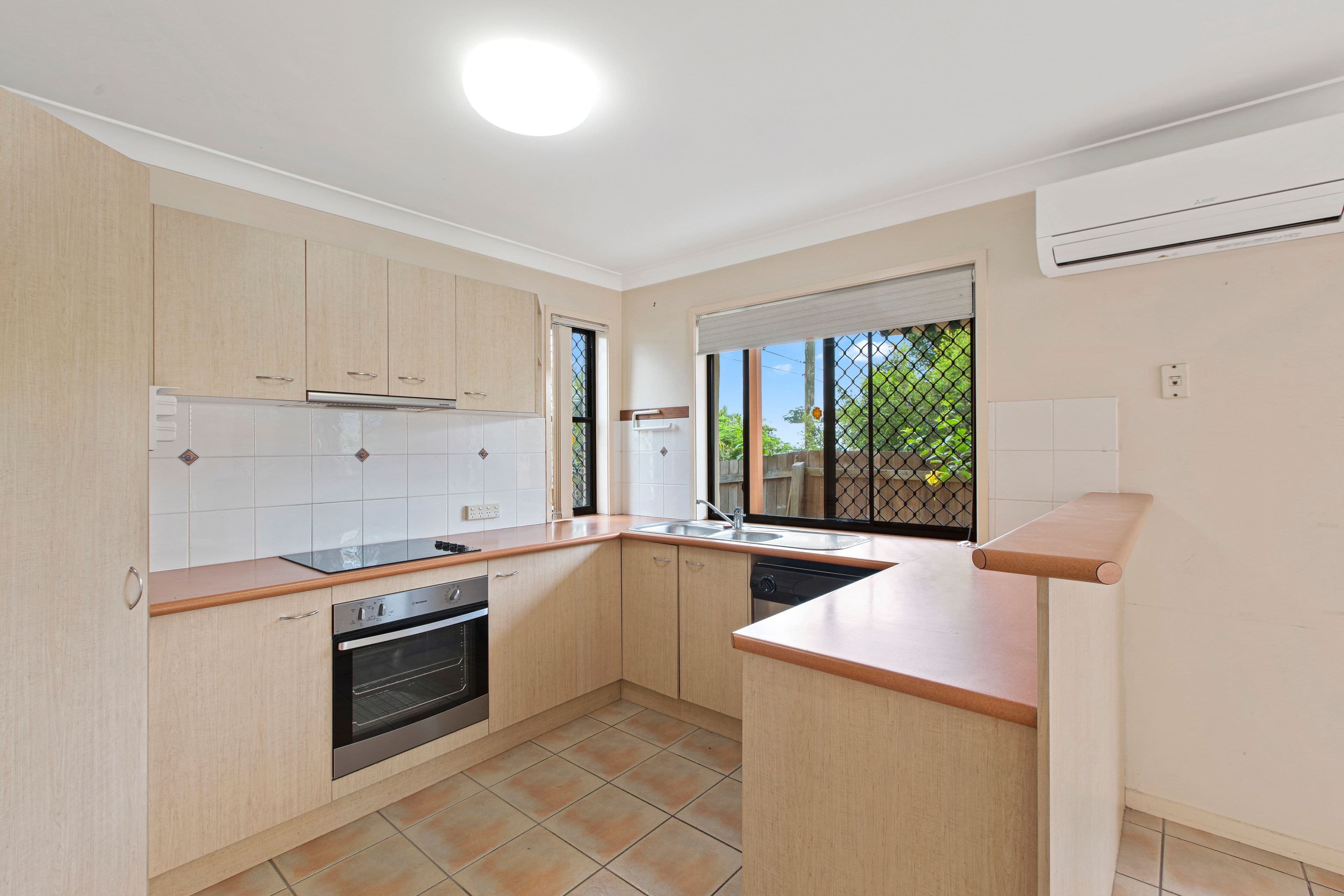 10 Rolle Street, Holland Park West QLD 4121, Holland Park West - Thumbnail 4