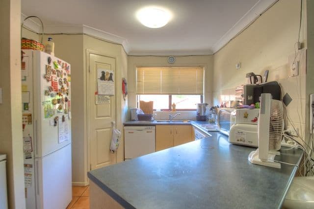 9 Brentwood Drive, BUNDAMBA QLD 4304, Bundamba - Thumbnail 5