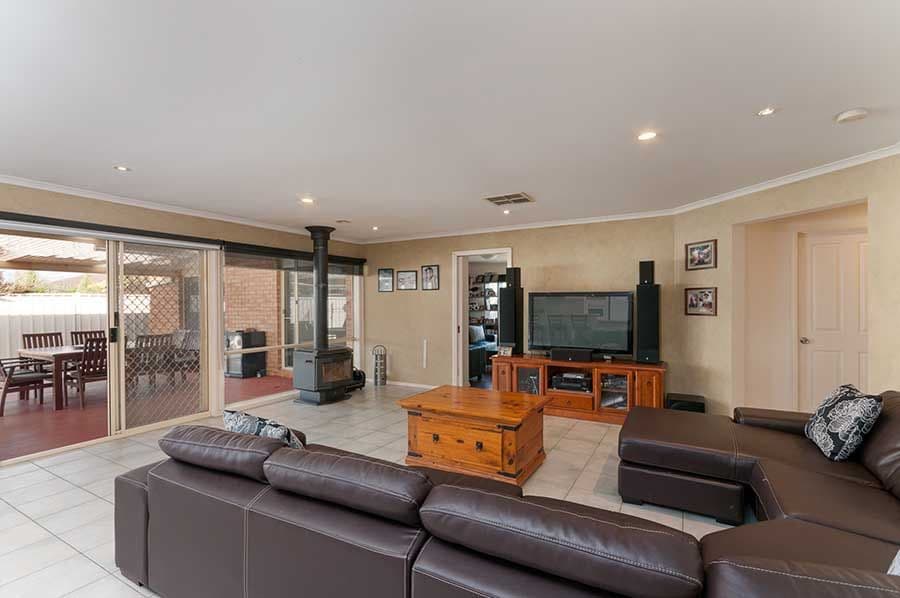 31 Jacaranda Place, Craigieburn VIC 3064, Craigieburn - Thumbnail 4
