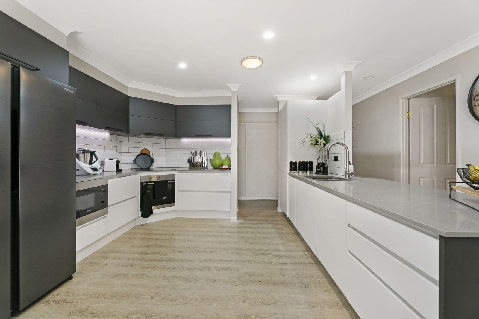 9 Ellis Drive, Mudgeeraba QLD 4213, Mudgeeraba - Thumbnail 4