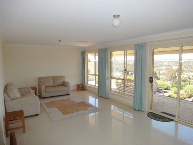 14 Michael Court, CLARE SA 5453, Clare - Thumbnail 2