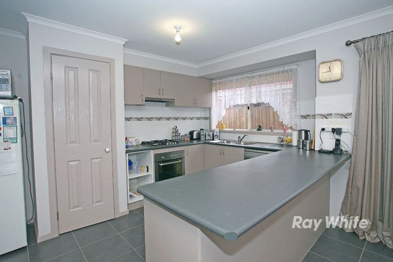 16 Bellbrae Crescent, CRANBOURNE VIC 3977, Cranbourne West - Thumbnail 4