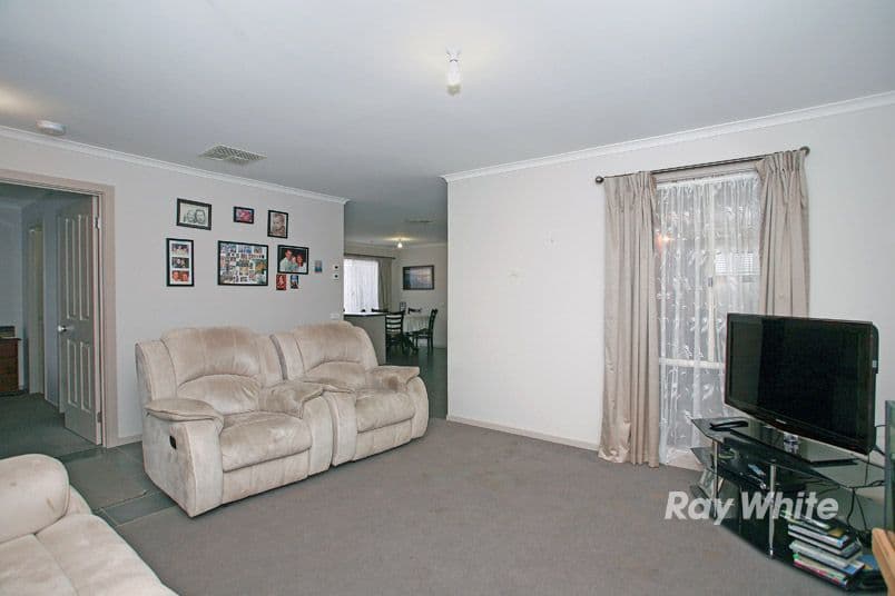 16 Bellbrae Crescent, CRANBOURNE VIC 3977, Cranbourne West - Thumbnail 7