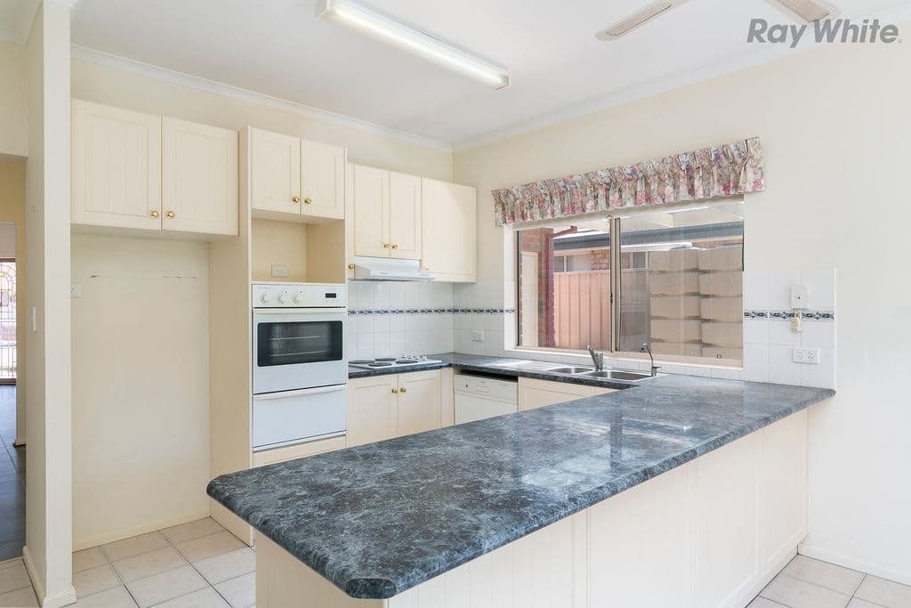 10 Bradley Grove, Mitchell Park SA 5043, Mitchell Park - Thumbnail 5