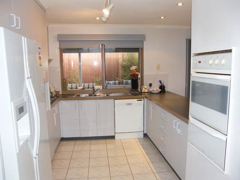33 Barondi Avenue, NARRE WARREN VIC 3805, Narre Warren - Thumbnail 4